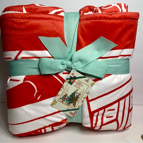 NWT. Disney Holiday throw large red Fleece Throw - Picture 2 of 8